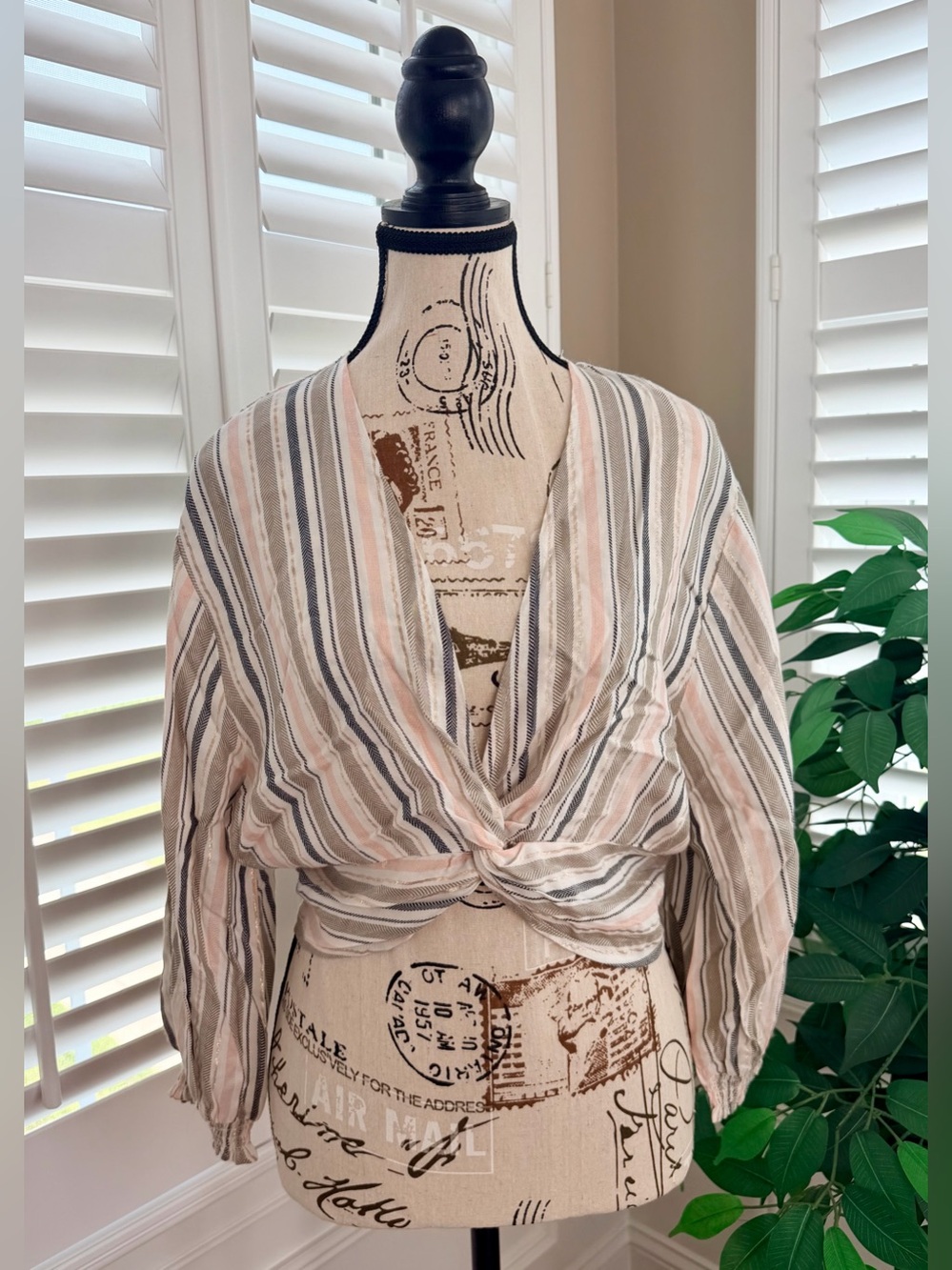 Surf Gypsy Striped Long Sleeve Twist Front Crop Top Size Medium NWT